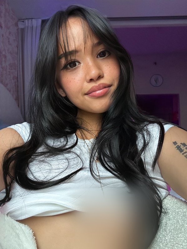 @ameliaklouds - verified creator