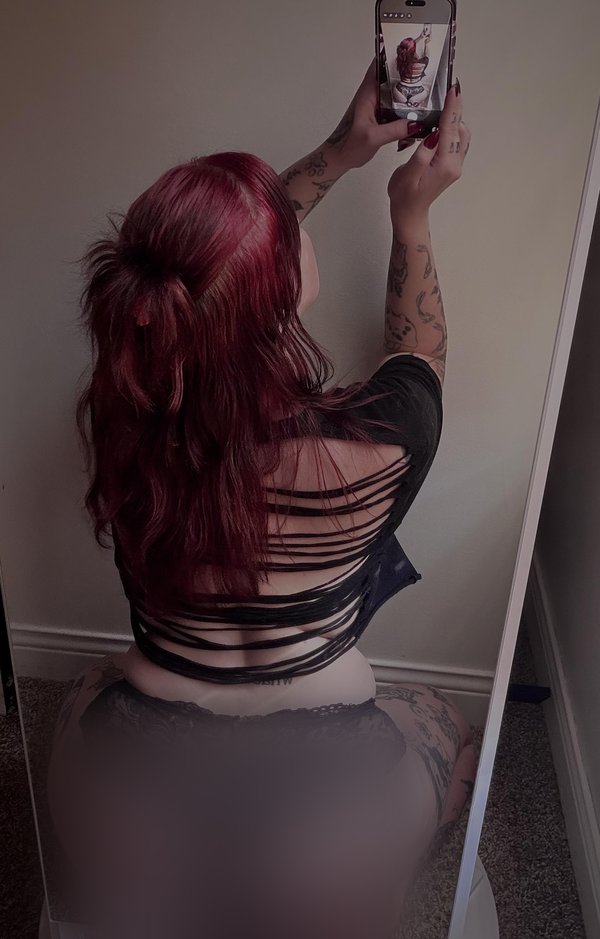 @bury_me_in_jade - verified creator