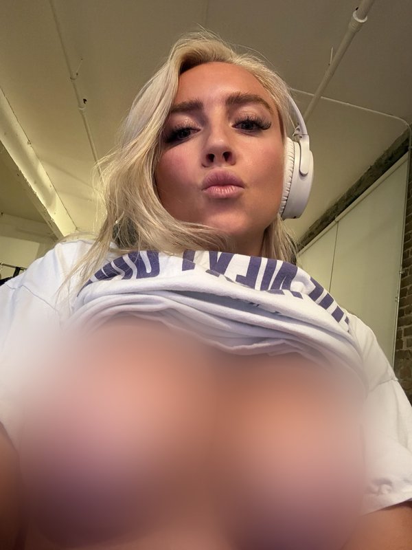 @blondeadobo - verified creator