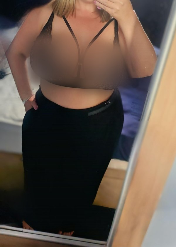 @curvychaos69 - verified creator