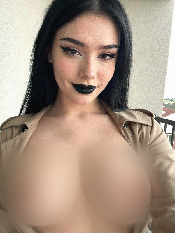 @kikibloom_ - verified creator