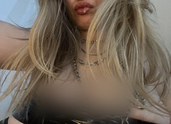 @swirlyygirlyy - verified creator