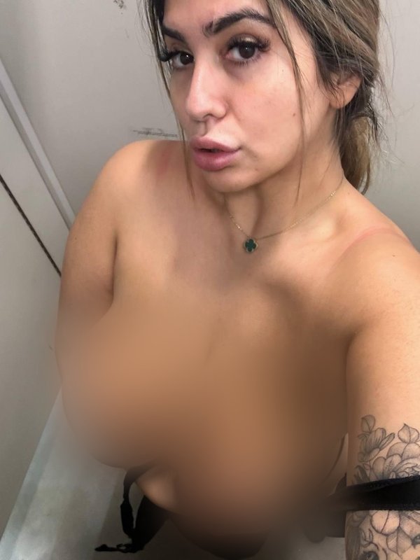 @noracharm - verified creator